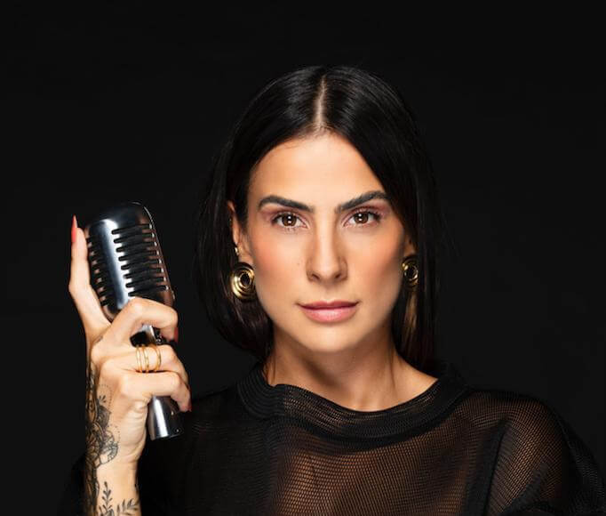 Cantora e compositora catarinense Naaja faz show em São Paulo