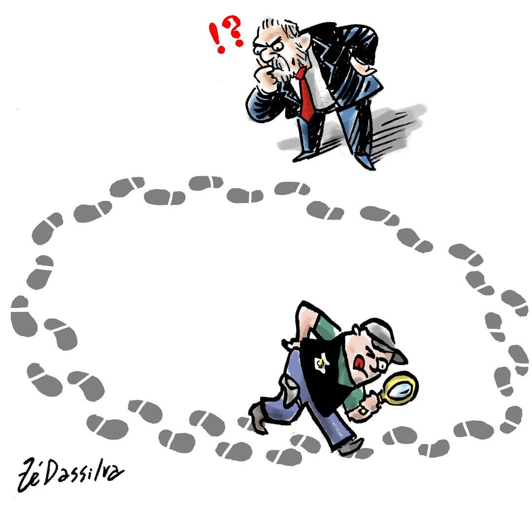 Lula observa policial investigando as próprias pegadas