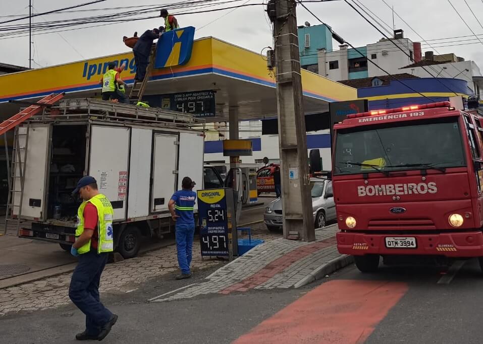 Bombeiros atenderam vítima nesta quarta-feira (4)