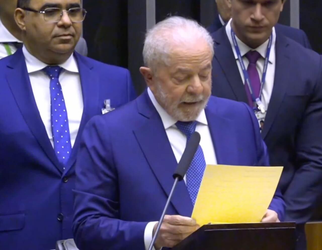 Lula fez discurso durante a assinatura do termo de posse