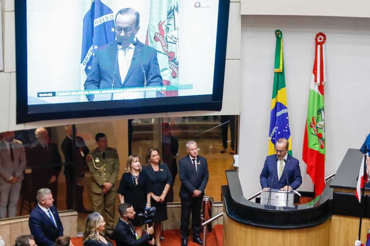 Jorginho discursou durante a cerimônia de posse neste domingo (1º)