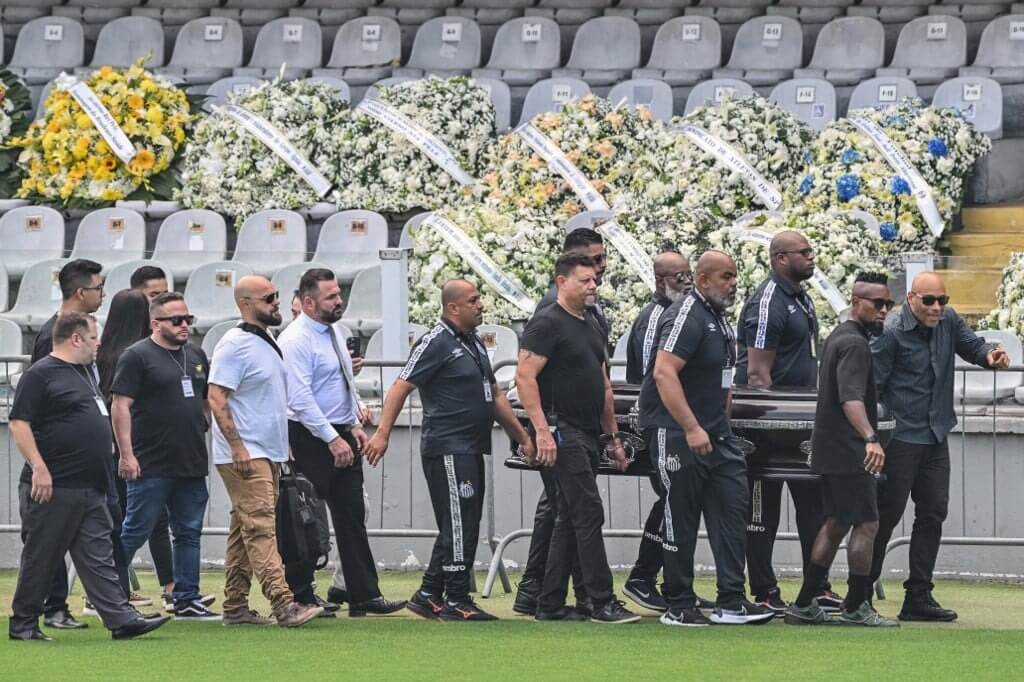 Corpo chegou a Vila Belmiro na manhã desta segunda-feira