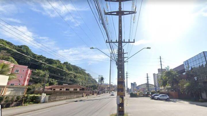Duplicação da década passada foi incompleta na avenida Santos Dumont