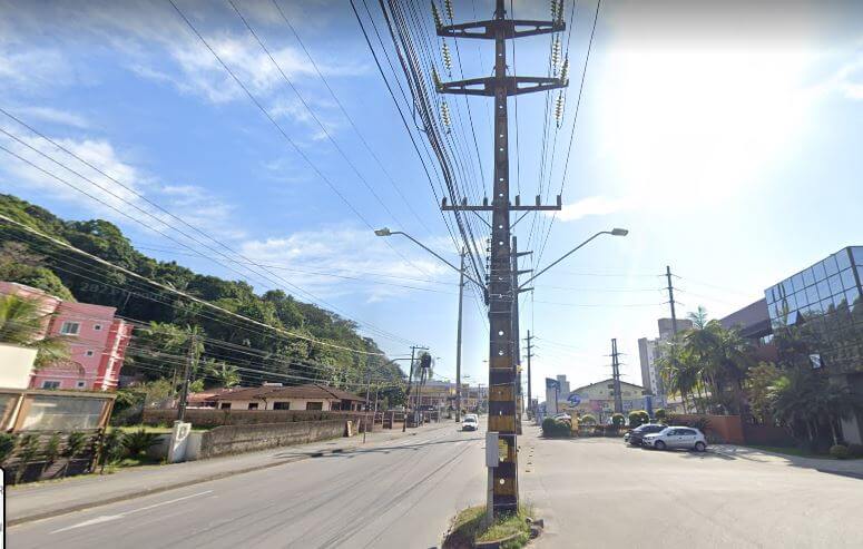 Duplicação da década passada foi incompleta na avenida Santos Dumont