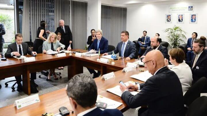 John Kerry esteve com senadores representantes do agro e do meio ambiente