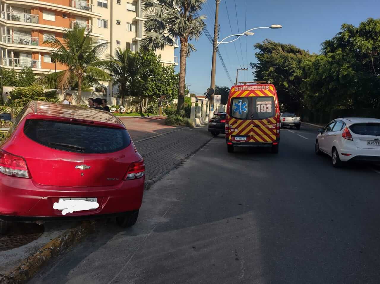 Gol invadiu calçada e atropelou adolescente
