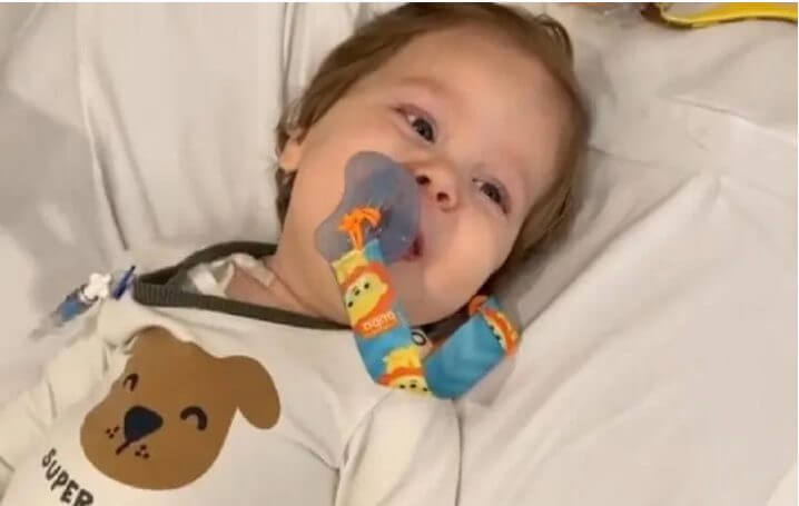Bebê com AME recebeu o medicamento no ano passado
