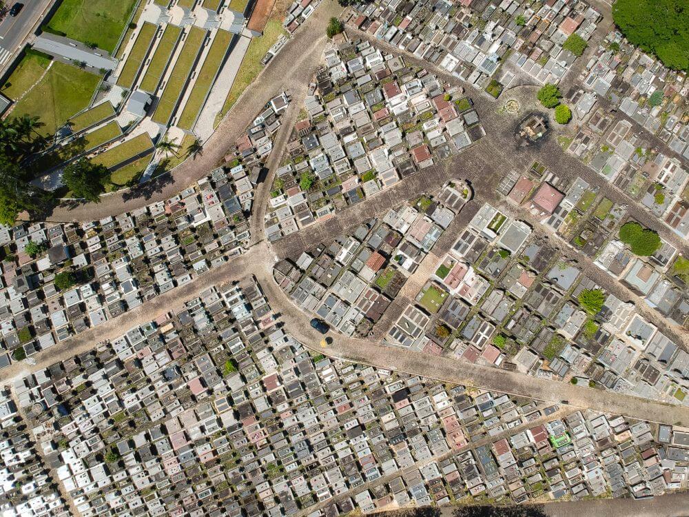 Cemitério Público Municipal, no bairro Atiradores, é o maior de Joinville