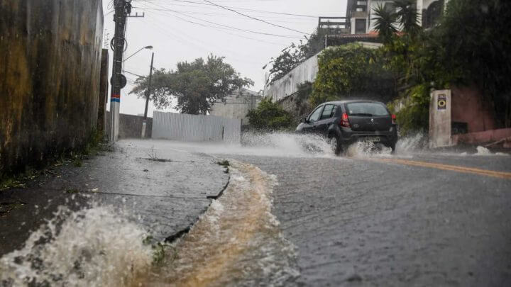 Chuva pode trazer risco de alagamento
