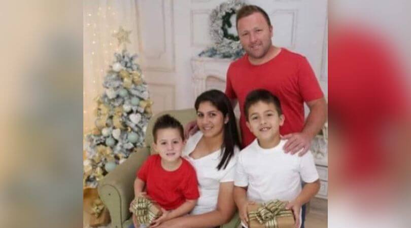 Edson, a esposa e os filhos