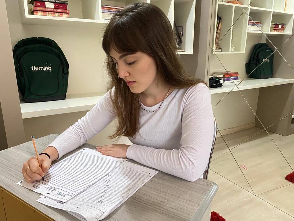 Maria estuda há quatro anos para entrar no curso de medicina
