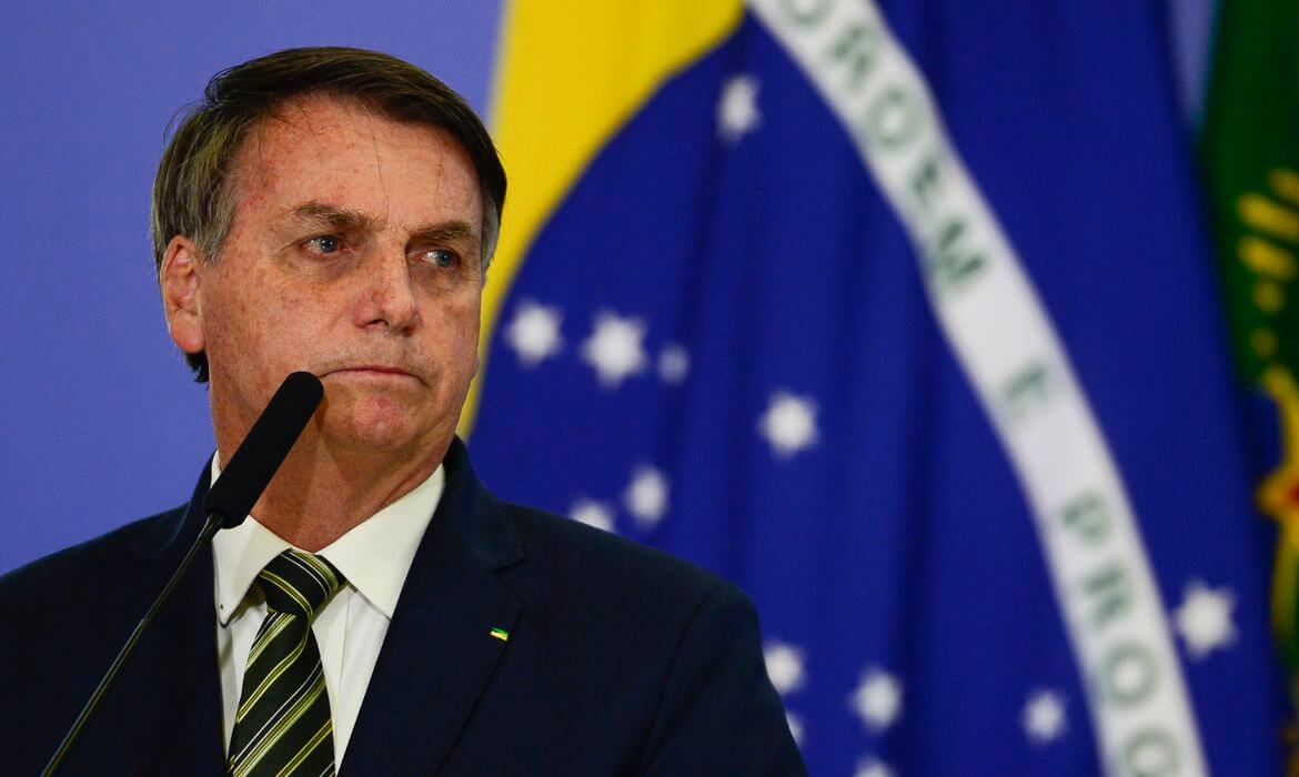 Chapa de Bolsonaro nega irregularidades