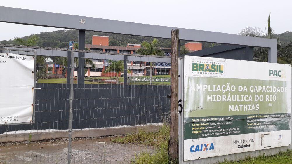 Obras de drenagem do rio Mathias estão paralisadas desde 2020
