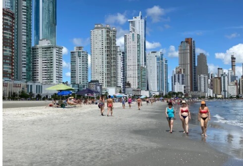 Praia Central de Balneário Camboriú está 100% imprópria