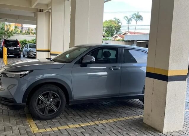 Carro de luxo do suspeito foi apreendido