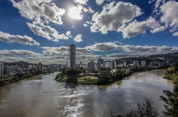 Rio Itajaí-Açu em Blumenau