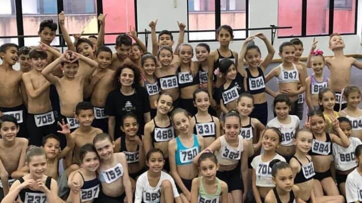 Alunos da Escola do Teatro Bolshoi em Joinville
