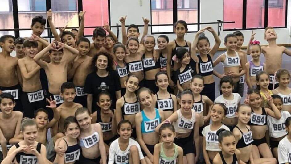 Alunos da Escola do Teatro Bolshoi em Joinville