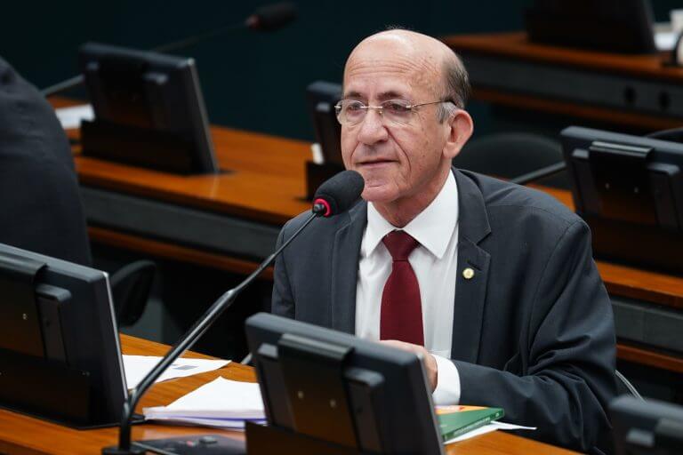 Deputado Rubens Otoni apresenta proposta que concede dois dias de folga ao trabalhador
