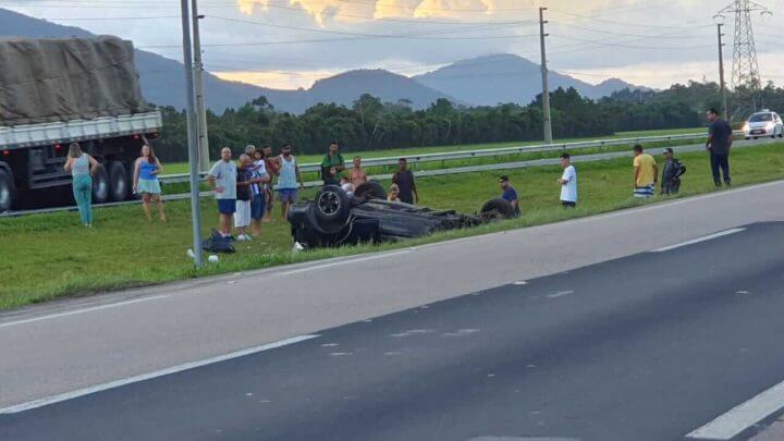 Acidente na BR-101, em Paulo Lopes
