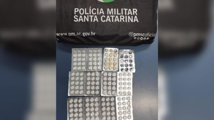 Droga seria revendida, segundo o suspeito (Foto: PMRv/Divulgação)