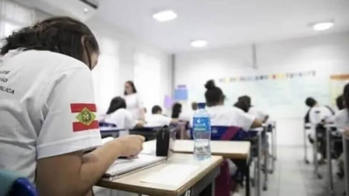 Bolsa Estudante teve corte de 80%