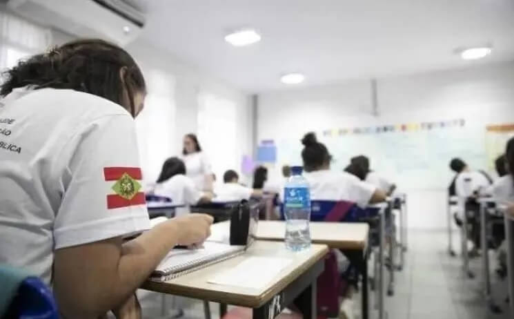 Bolsa Estudante teve corte de 80%