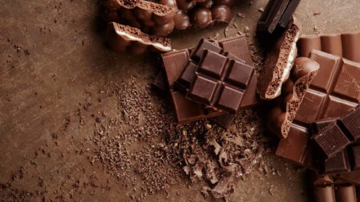 Barras e pedaços de chocolate
