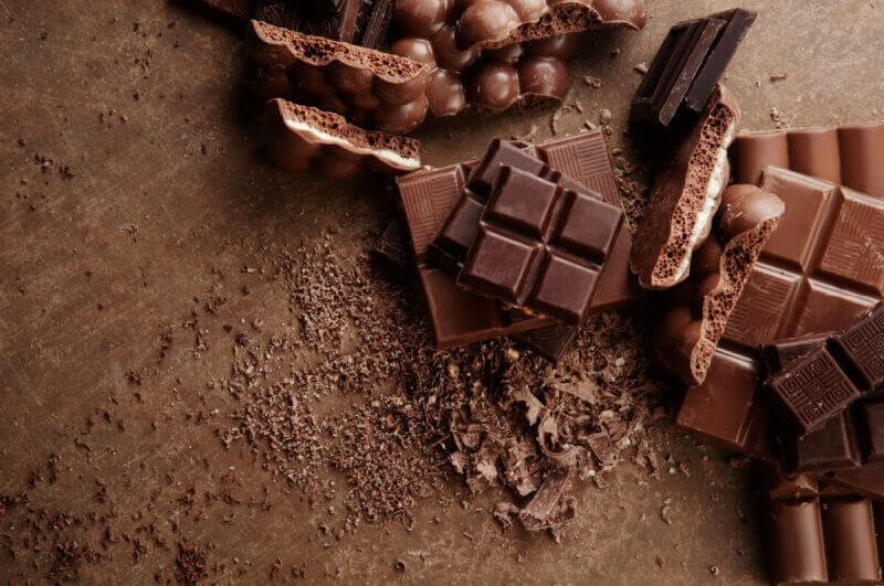 Barras e pedaços de chocolate