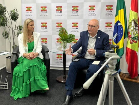Cimadon com a secretária adjunta, Patrícia