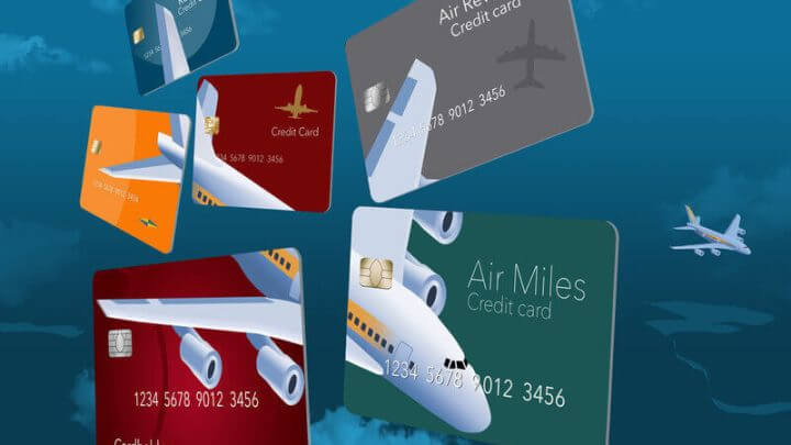 Ilustração de cartões de milhas aéreas em um céu com nuvens