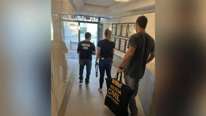 Policiais cumpriram mandados em Blumenau e região nesta sexta-feira (3)