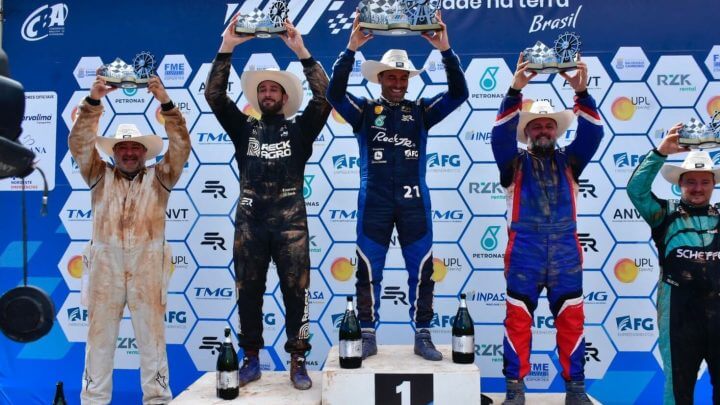 Pódio da segunda prova do Campeonato Brasileiro de Velocidade na Terra