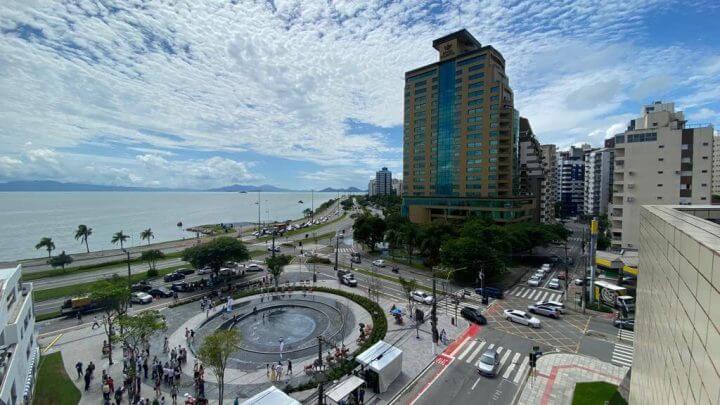 Praça Forte São Luiz, em Florianópolis, fica em frente ao Beiramar Shopping