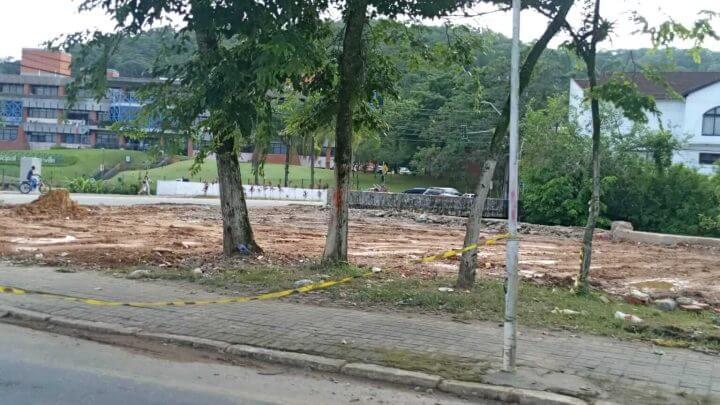 Demolição do prédio verde foi concluída antes do prazo