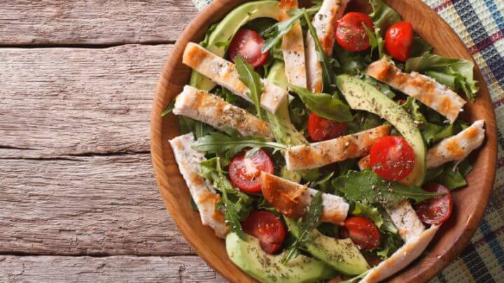 Salada de frango e abacate