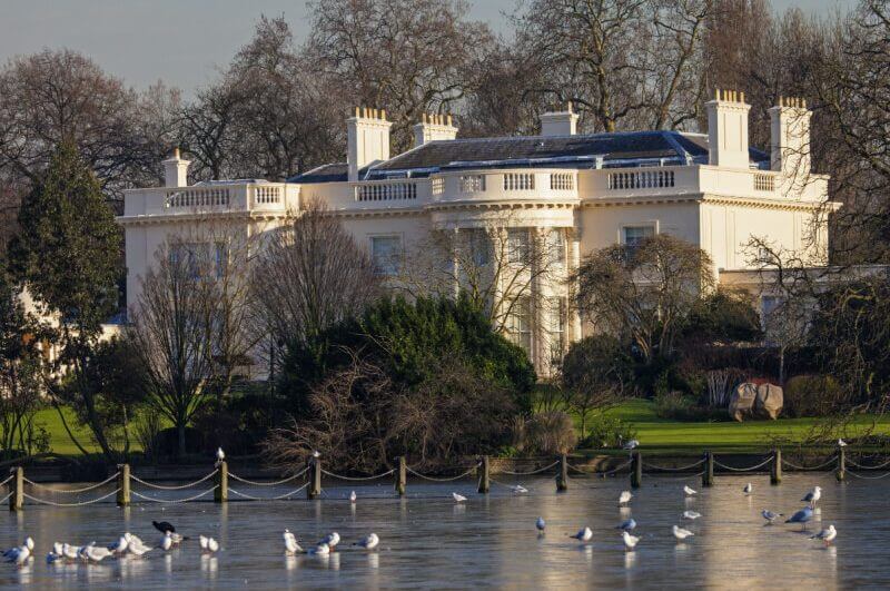 Visão da mansão The Holme, em Londres