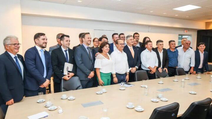 No início do mês passado, governador Jorginho Mello recebeu comitiva de Joinville