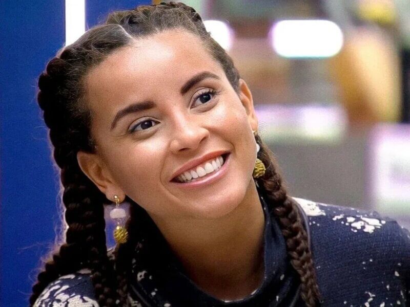 Domitila de Barros usando brinco de sua grife de joias no BBB 23