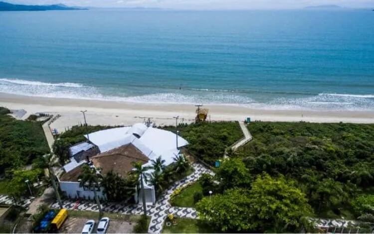 Cinco beach clubs tiveram os alvarás suspensos (Foto: Diorgenes Pandini, Arquivo NSC Total)