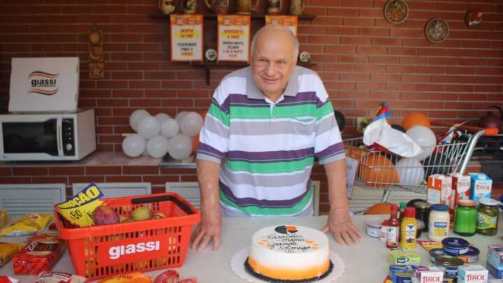 Festa ganhou até um bolo personalizado do supermercado (Foto: Arquivo pessoal)
