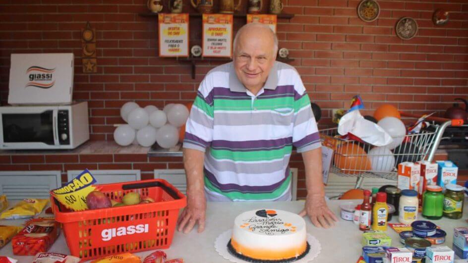 Festa ganhou até um bolo personalizado do supermercado (Foto: Arquivo pessoal)