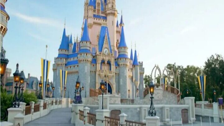 Castelo da Cinderela no parque da Disney em Orlando.