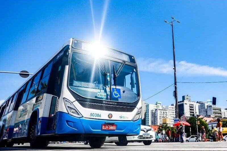 Ônibus vai operar gratuitamente na sexta-feira (21) (Foto: Tiago Ghizoni, NSC Total)