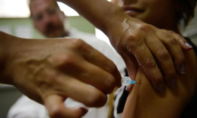 Vacina oferece maior proteção contra o vírus (Foto: Marcelo Camargo/Agência Brasil)