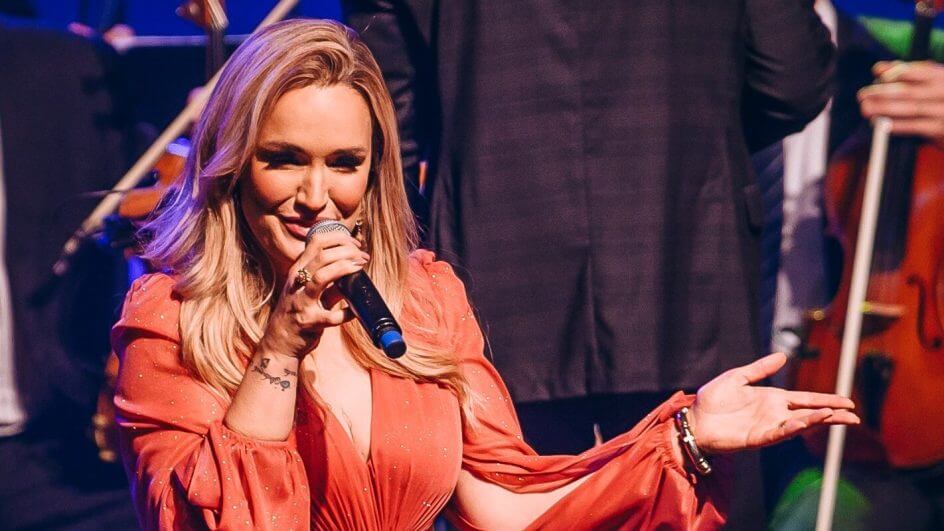 Claudia Bossle, que já rodou o mundo e foi aplaudida por Sting, Jack Nicholson e Zidane, será uma das cantoras que subirá ao palco.