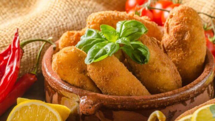 Croquetes de frango com purê de batata doce