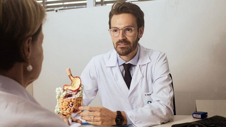 Nelson Cathcart Jr é médico gastroenterologista.