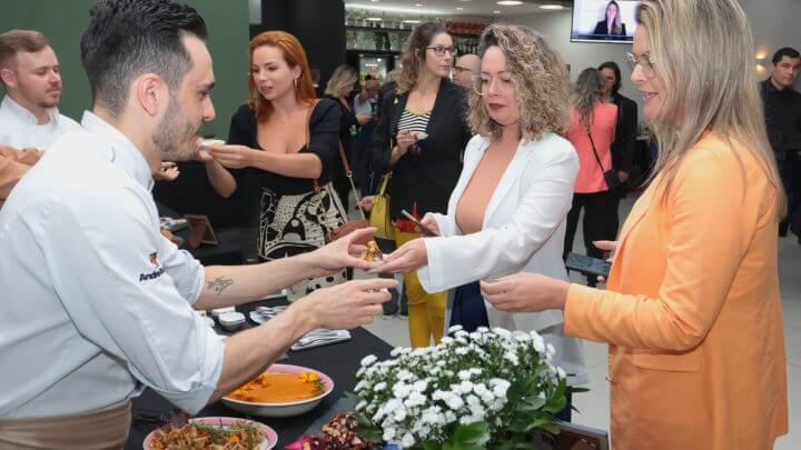 O lançamento contou com degustação dos pratos concorrentes.