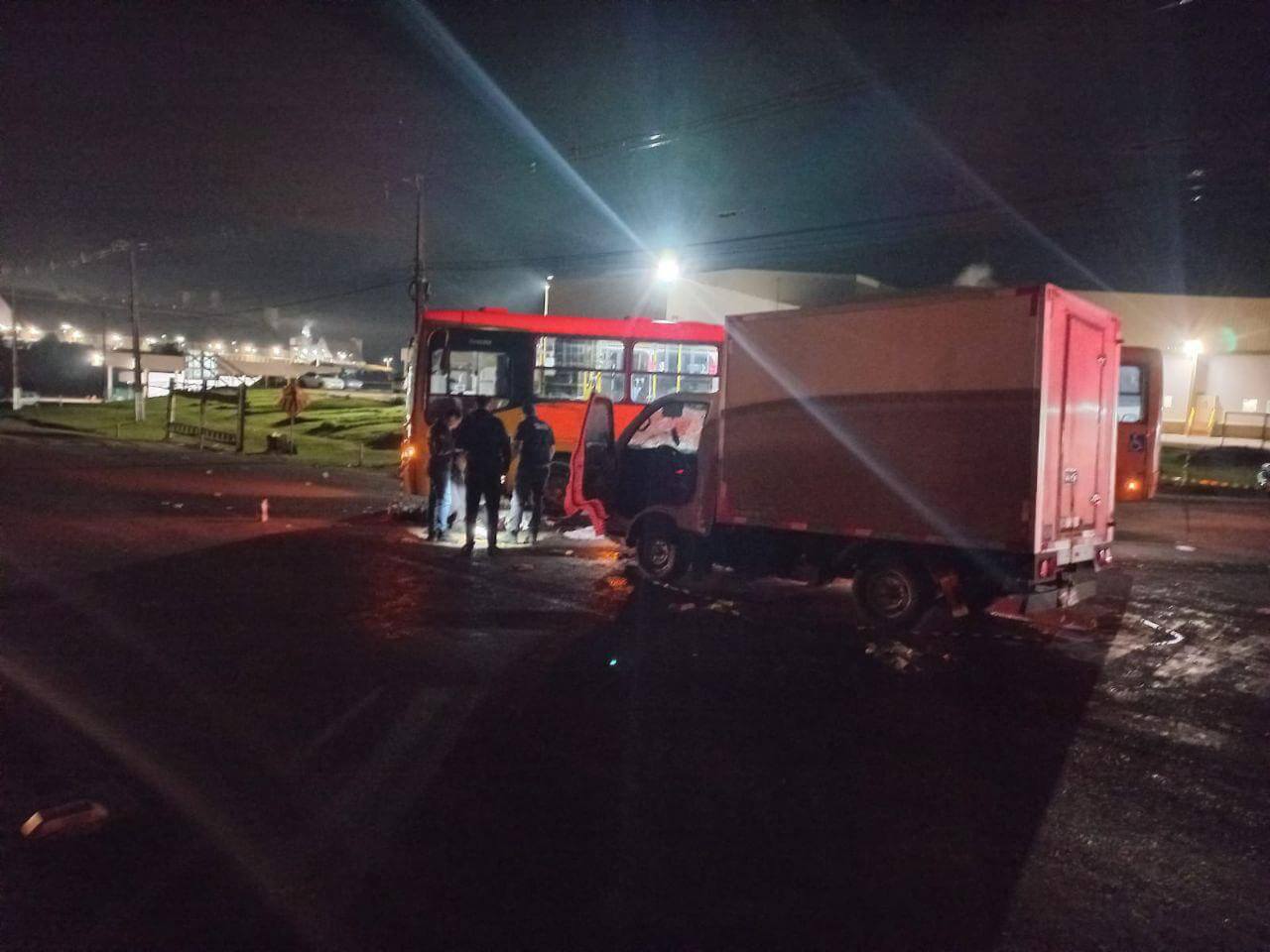 Acidente aconteceu no começo da madrugada deste sábado